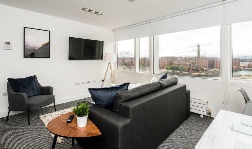 Scenic Dock View Apartment In Central Liverpool