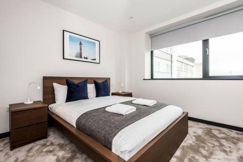 Waterfront Apartment With View Of Liver Building