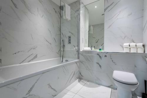 Waterfront Apartment With View Of Liver Building