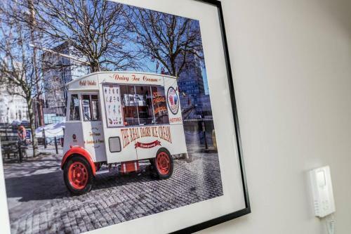 Waterfront Apartment With View Of Liver Building