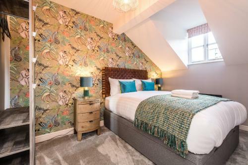 Charming 3-bedroom Coach House With Free Attached Garage!