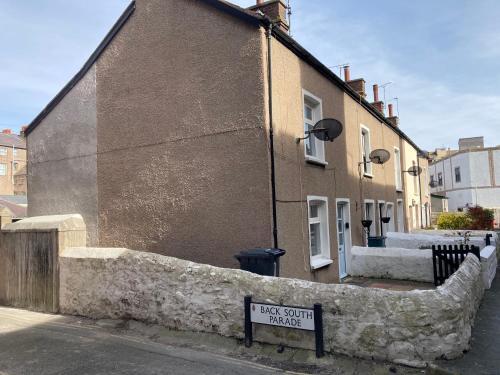 Beachside Cottage - Delightful 3 Bedroomed Cottage