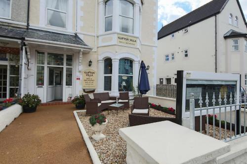 Llandudno Holiday House For 12