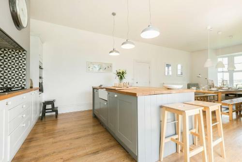 Peak Farmhouse