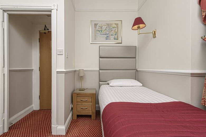 Hyde Park Radnor Hotel B&B