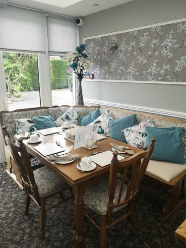 Bed & Breakfast Charnwood Regency Guest House