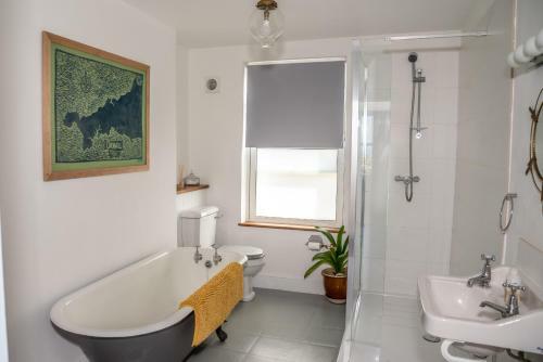 Western Watch - Sea Views, Pets Accepted, Sleeps 6