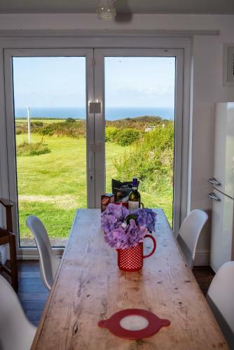 Western Watch - Sea Views, Pets Accepted, Sleeps 6