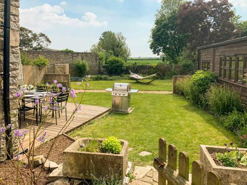 Long Sutton Villa Sleeps 13 With Pool