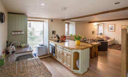 Long Sutton Villa Sleeps 13 With Pool