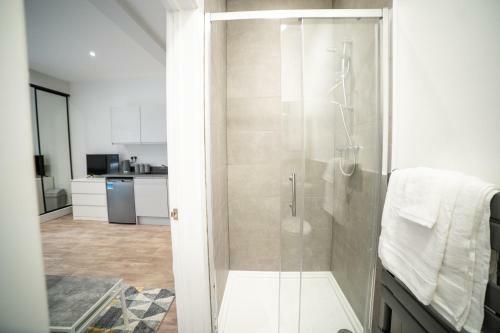 Serviced Apartments Luton - Central Boutique Studio By Opulent Living