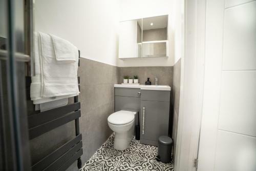Serviced Apartments Luton - Central Boutique Studio By Opulent Living