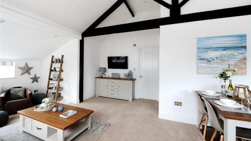 11 The Gables