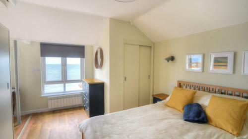 3 Beach Way House