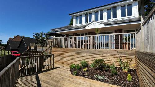 4 Coram Court