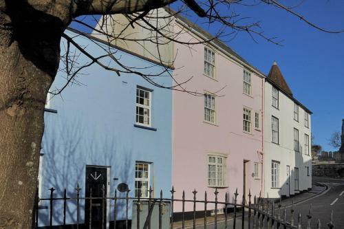 Waltham House