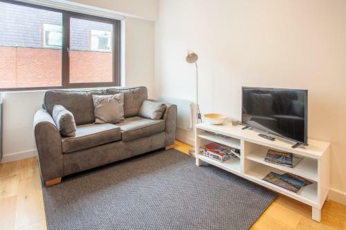 Uber Modern & Convenient 4slp Apartment W Parking