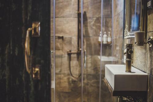 The Cow Hollow Hotel