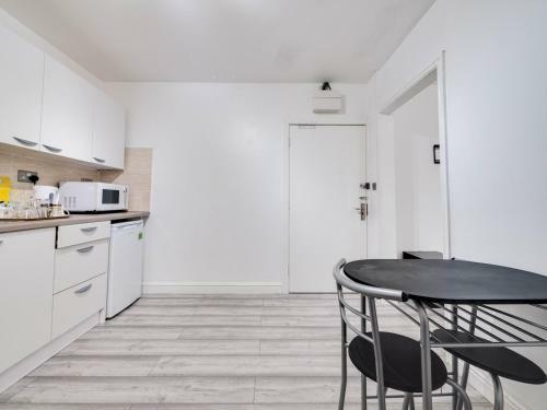 Apartamento Ideally Situated Cosy Studio With Parking And Garden