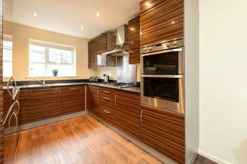 Guestready - Family Home In Salford