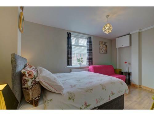 Apartamento Bright, Colourful & Charming Apt For 4, Manchester