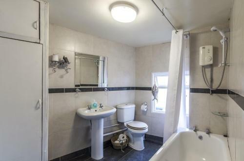 Castle Inn - 2 Bedroom Apartment - Manorbier