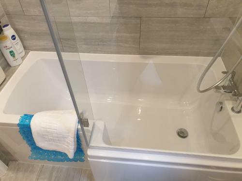 Marlow's Emerald 3 Bed House Sleeps 8 Guests