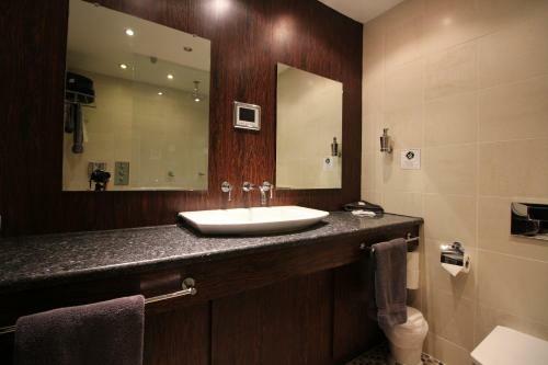 Best Western Plus Pastures Hotel