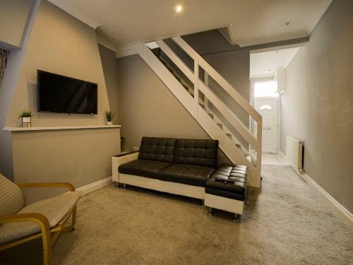 Haddon House Sleeps 7 - Workstays Uk