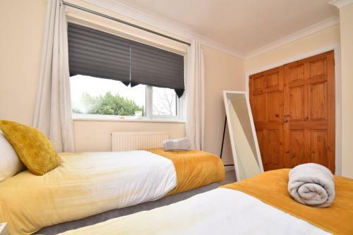 Contractor Accommodation- Central Mk Location Spacious Garden Fast Wifi Parking