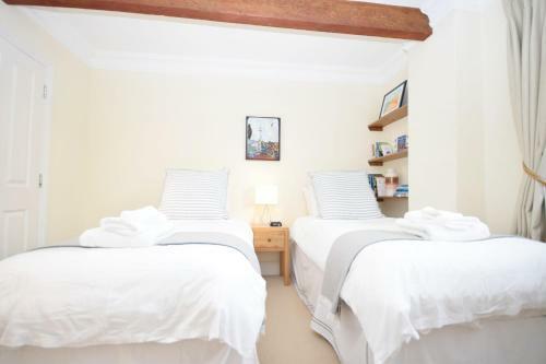 8 Angel Yard, Midhurst