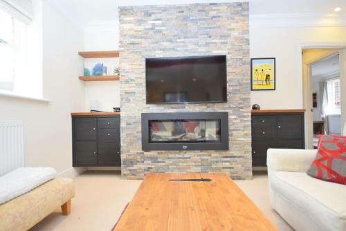 8 Angel Yard, Midhurst