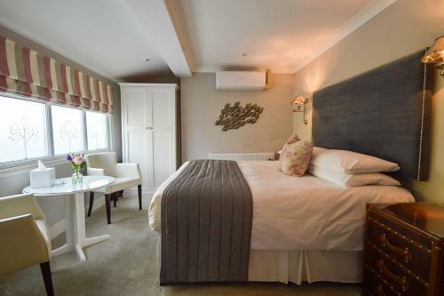 Posada Pebble Beach Restaurant, Terrace And Rooms