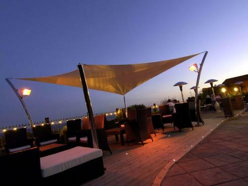 Posada Pebble Beach Restaurant, Terrace And Rooms