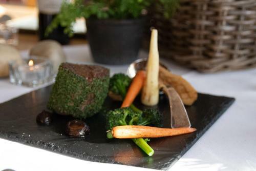 Posada Pebble Beach Restaurant, Terrace And Rooms