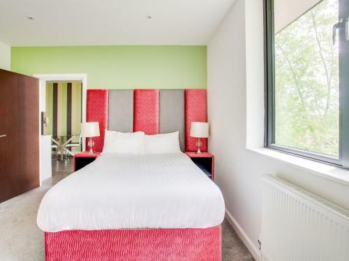 Delightful Apartment In Milton Keynes Near Snozone