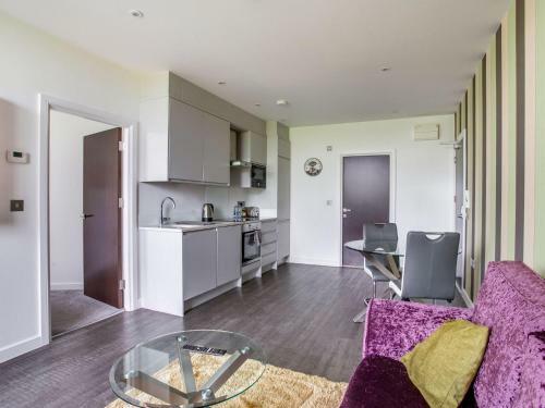 Delightful Apartment In Milton Keynes Near Snozone