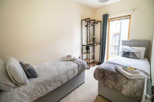 Apartamento Large Modern Contractor House With Balcony & Private Parking - Cmk By Comfy Workers