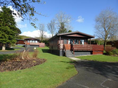 Conifer Lodge 8 With Hot Tub Newton Stewart