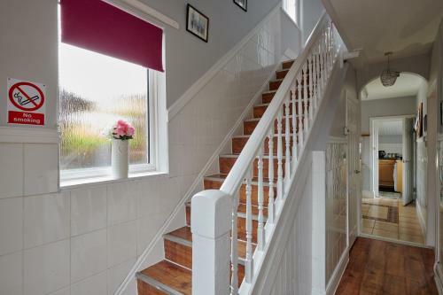 3 Bed House With Private Outdoor Space In Mold!