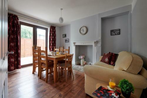 3 Bed House With Private Outdoor Space In Mold!