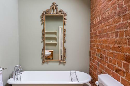 Morville Villa Sleeps 14 With Wifi
