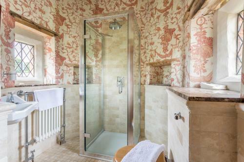 Morville Villa Sleeps 14 With Wifi