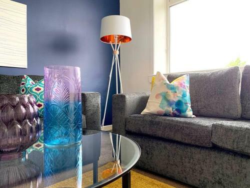 Central Motherwell 2 Bed Cozy Contractor Apartment For Large Groups By Dream Key Solution