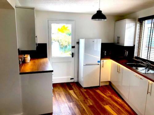Beach Cottage Charming Cottage 2 Mins From The Beach