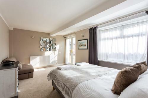 Mundesley Chateau Sleeps 12 With Wifi