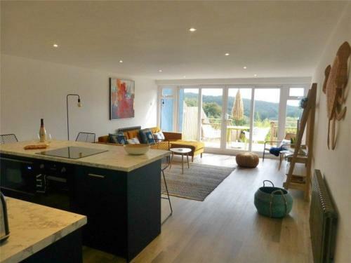 Wonderful Refurbished 3-bed House Nr Saundersfoot