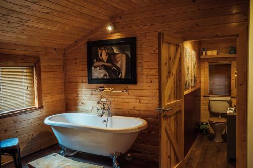 Donard Shadow Lodge