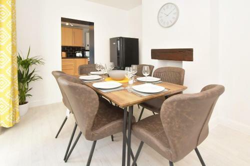 Middleton House - Spacious Entire Home For Groups & Workers
