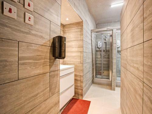 Hotel Oyo The Benwell Apartments